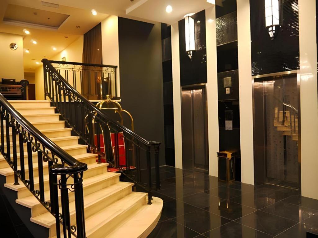 Elegance Bund Hotel Shanghai Exterior photo
